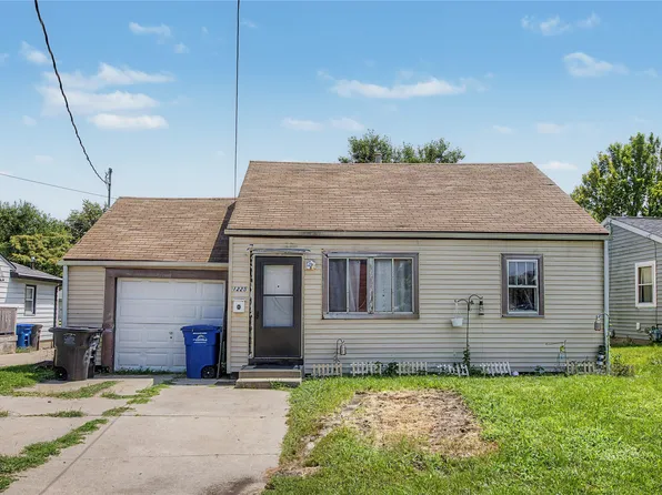 1225 E 25th Ct, Des Moines, IA 50317