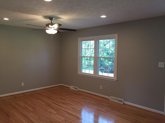 3rd image of 103 Hillview Dr