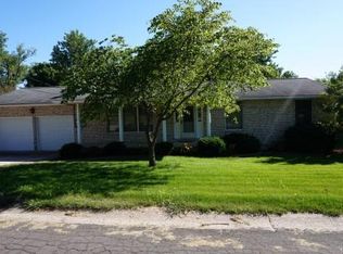 143 Crestview Dr, Wood River, IL 62095
