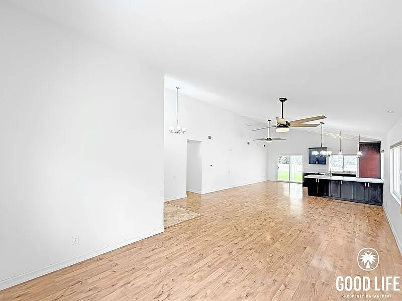 4 bed, 2.0 bath, 1647 sqft, $5,000 — Photo 4