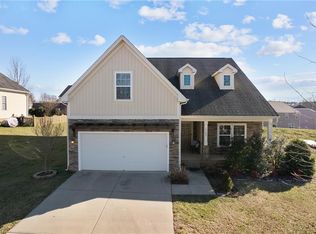 1722 Pinnacle Oaks Dr, Rural Hall, NC 27045