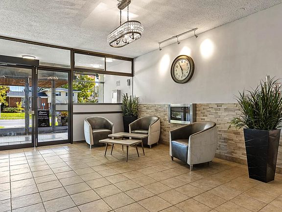5th image of 2181 Navaho Dr #Studio