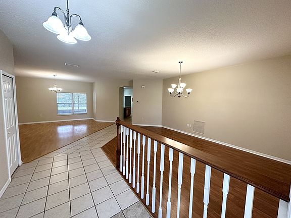 3rd image of 5 Pine Croft Ln