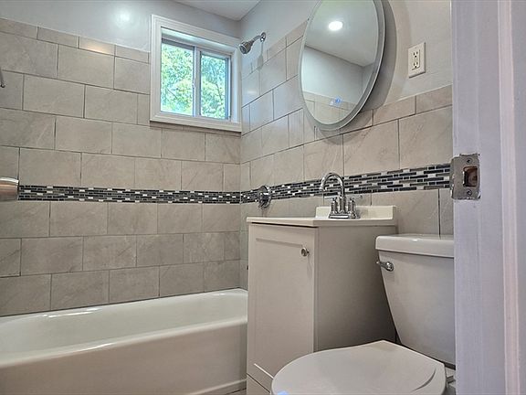 5th image of 84 Gladeside Ave #2