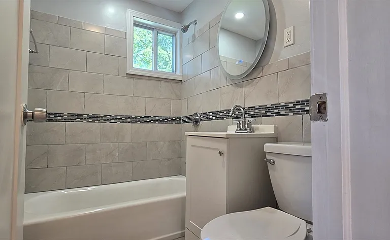 84 Gladeside Ave #2 — Photo 5