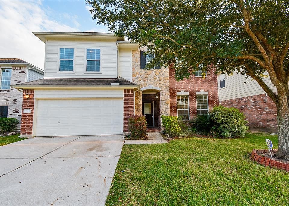 1st image of 3327 Oaklawn Place Dr