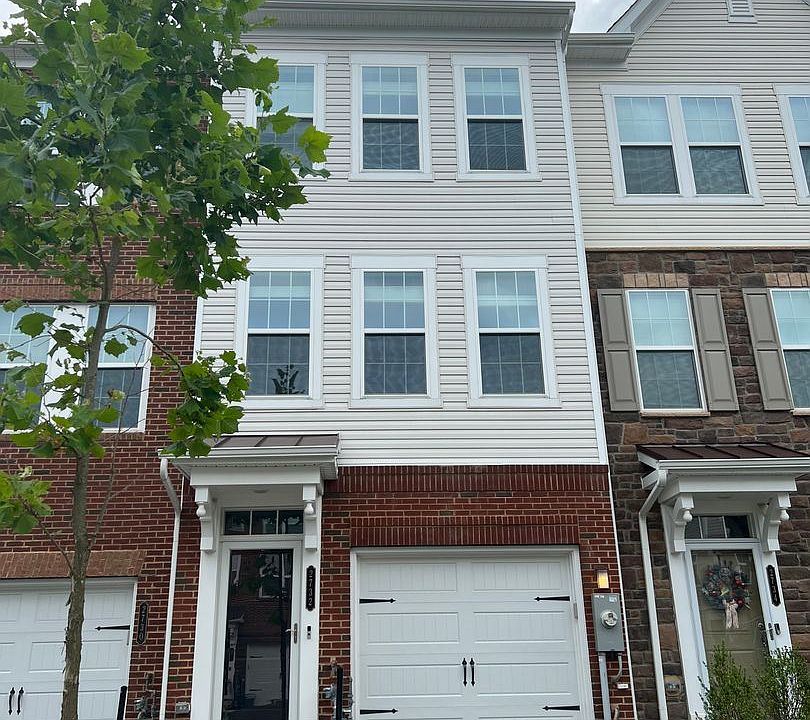 1st image of 2732 Wessex Cir