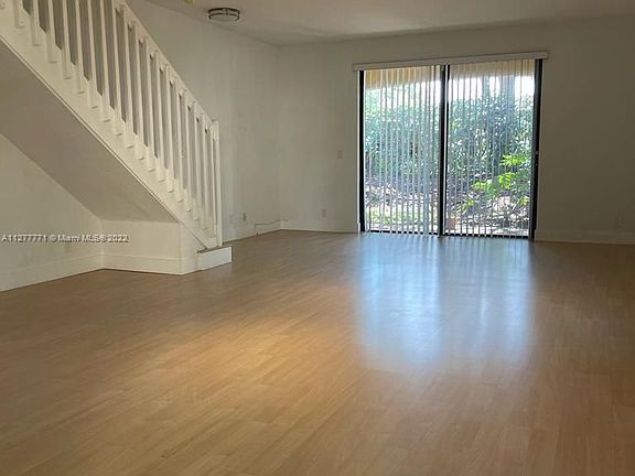 5th image of 4034 Peppertree Dr