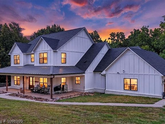 2nd image of 2027 Mount Harmony Rd