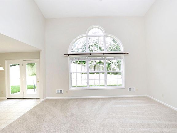 2nd image of 585 Hopewell Park
