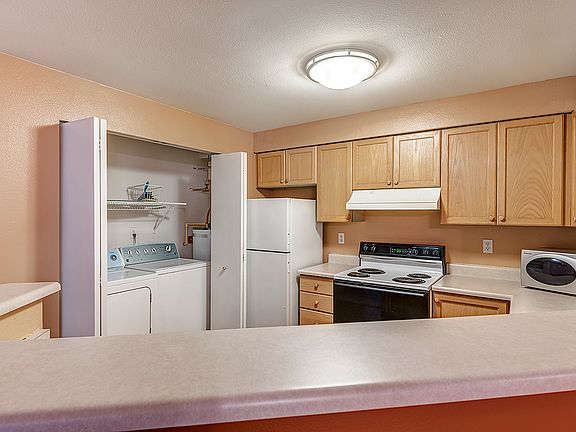 5th image of 7711 NE 175th St Unit B207