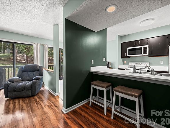 3rd image of 11066 Harrowfield Rd