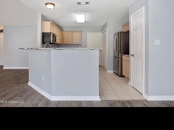 3rd image of 10483 Steeplechase Dr