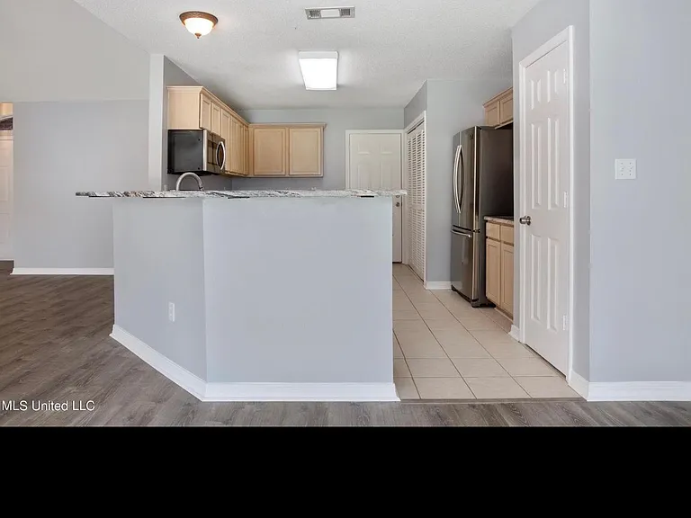 10483 Steeplechase Dr — Photo 3