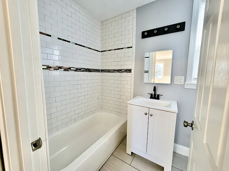 524 Charles St #1R — Photo 3