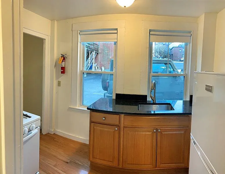 1 bed, 360 sqft, $1,656 — Photo 4