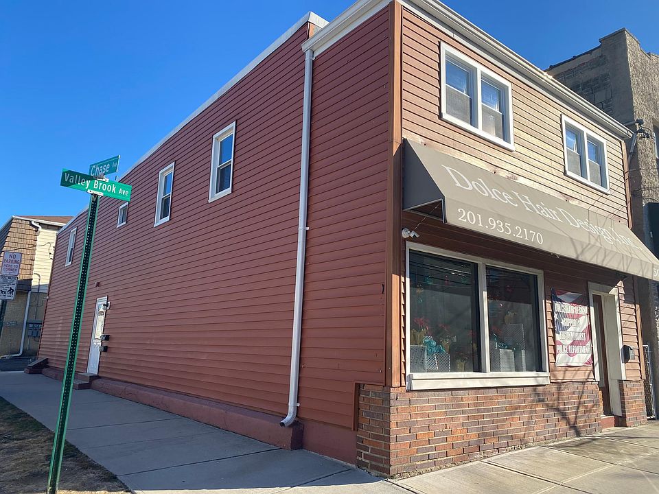 1st image of 501 Valley Brook Ave #1