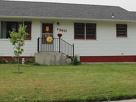 3rd image of 1940 Clark Ave