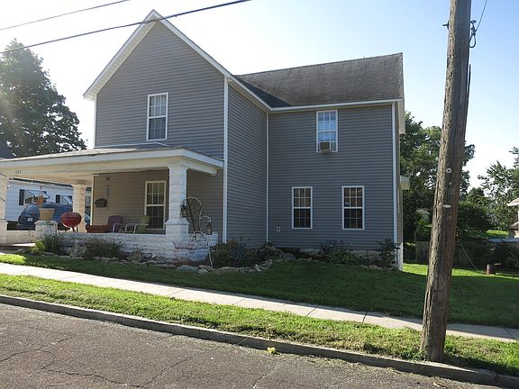 2nd image of 424 W 12th St