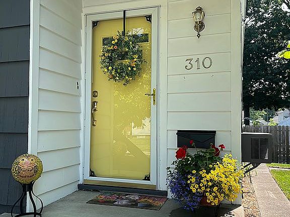 2nd image of 310 N May St