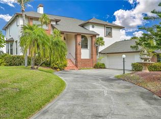 7353 Lake Dr, Fort Myers, FL 33908