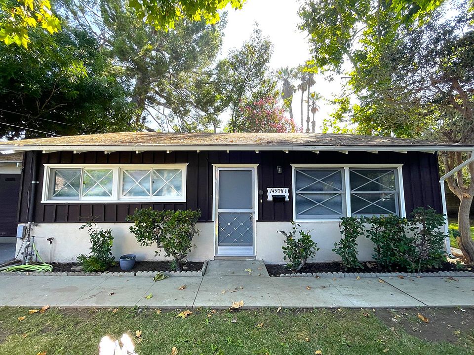 1st image of 14928 Kittridge St #1/2