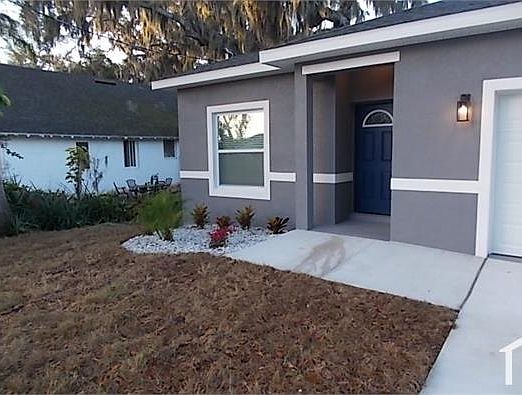2nd image of 826 Valencia Ave