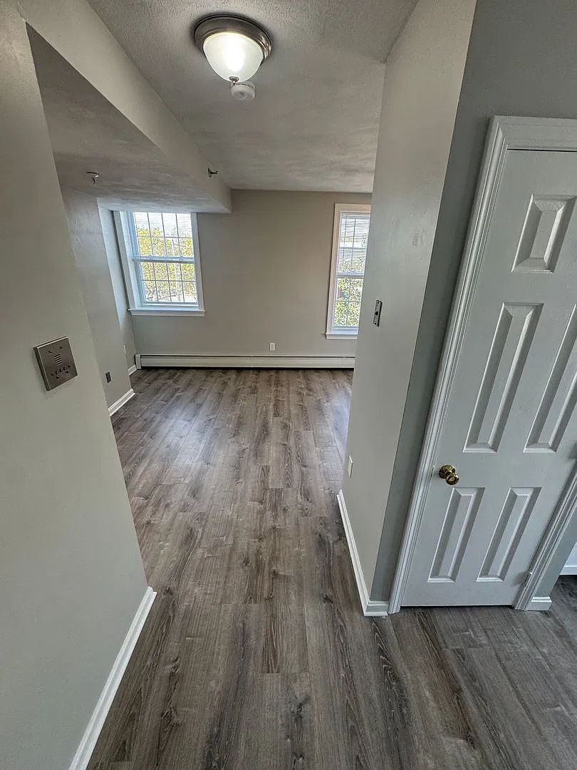 10-14 Lynch Street — Photo 4