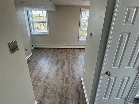 4th image of 10-14 Lynch St #34