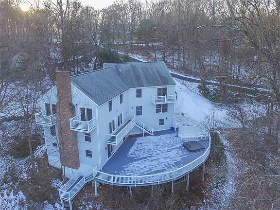 5th image of 79 Sheridan Dr