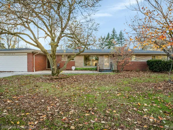 32035 Tareyton St, Farmington Hills, MI 48334