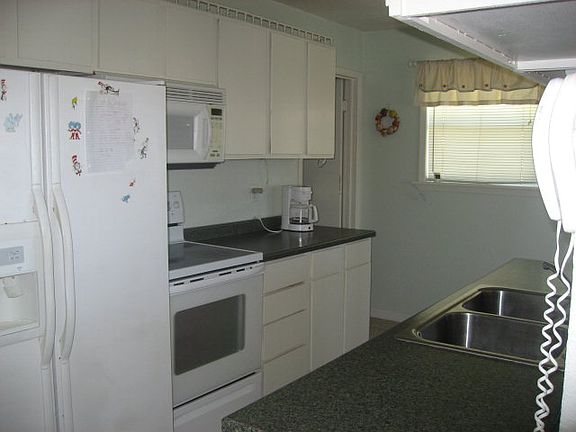 3rd image of 16908 1/2 Beachcomber Dr