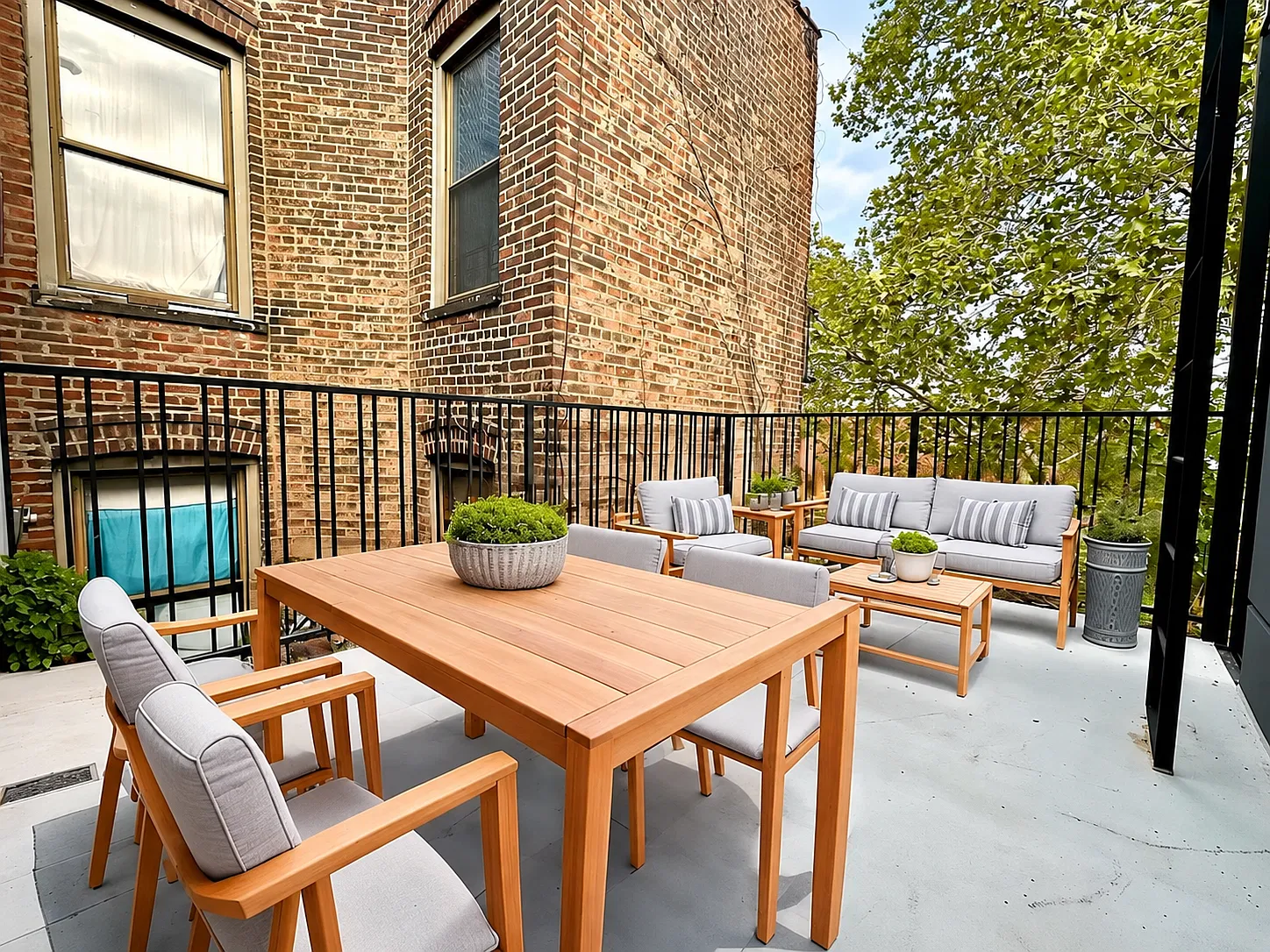 431 Columbia St — Photo 1