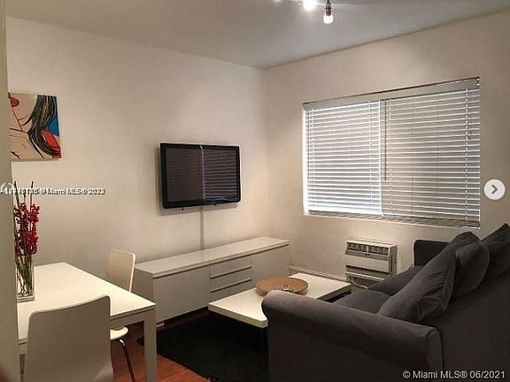 2nd image of 1135 Euclid Ave #103