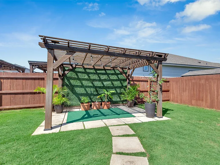 8508 Glade Dr — Photo 36