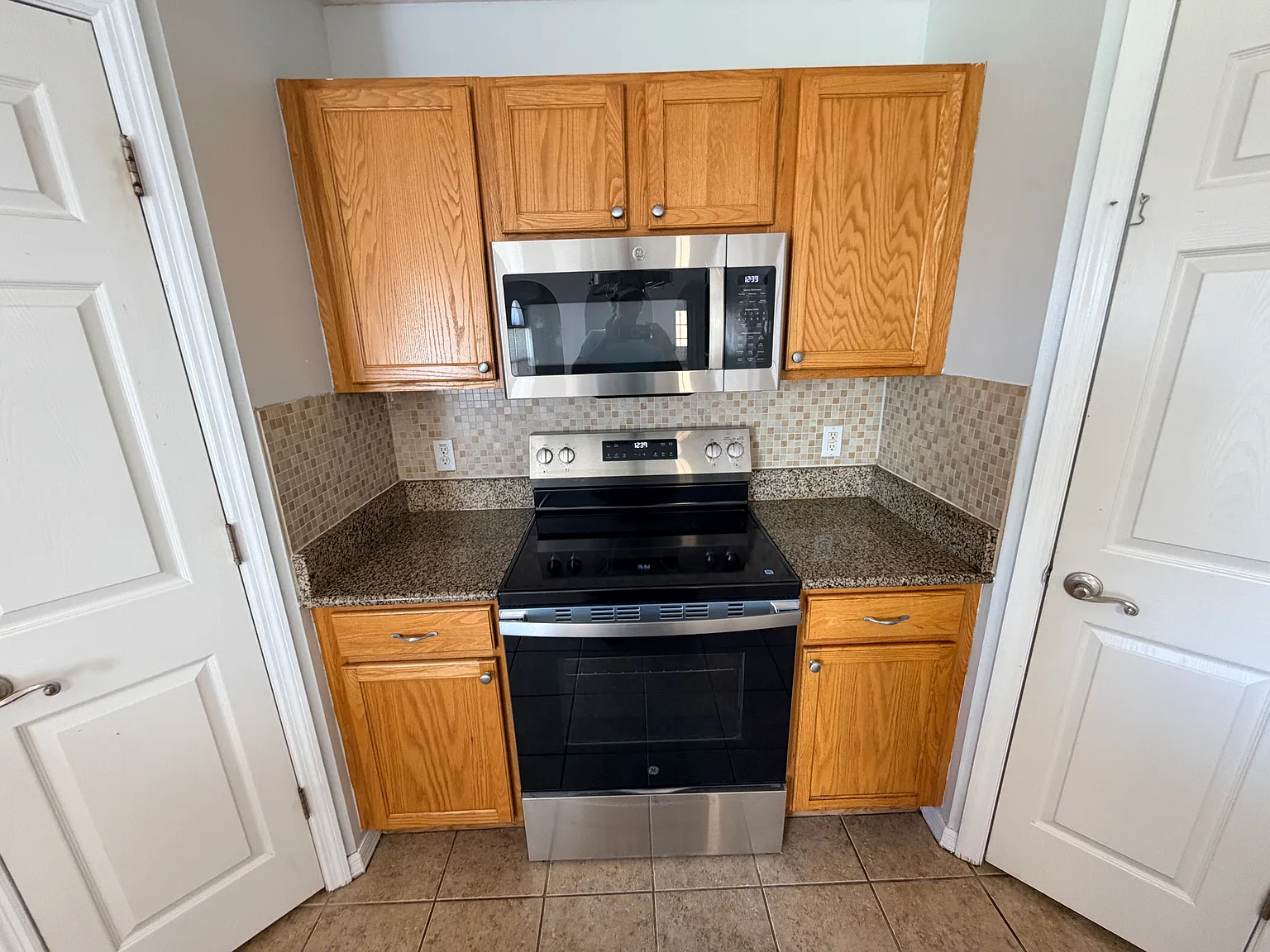 4 bed, 2.5 bath, 2200 sqft, $2,200 — Photo 3
