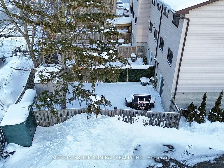 64 Bronte St S #8 — Photo 36