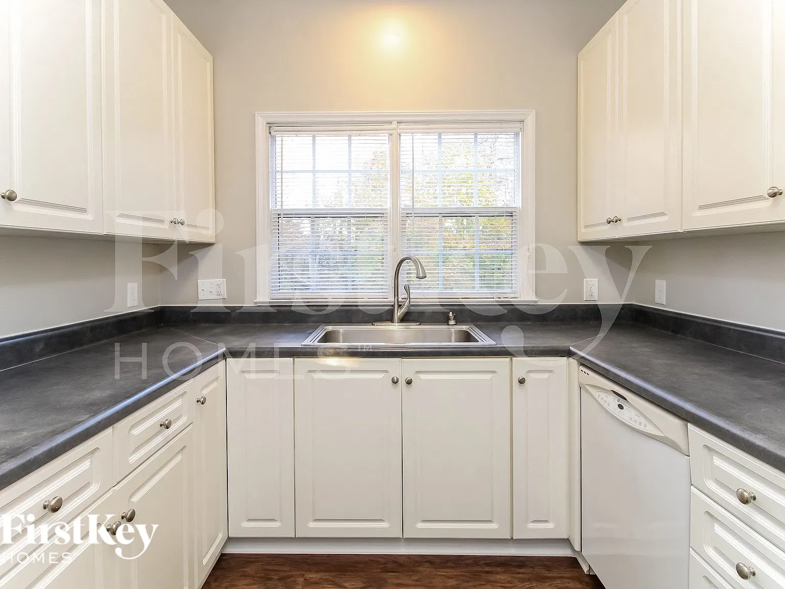 3 bed, 2.5 bath, 1824 sqft, $2,200 — Photo 4