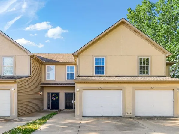 233 N 6th Ter, Louisburg, KS 66053