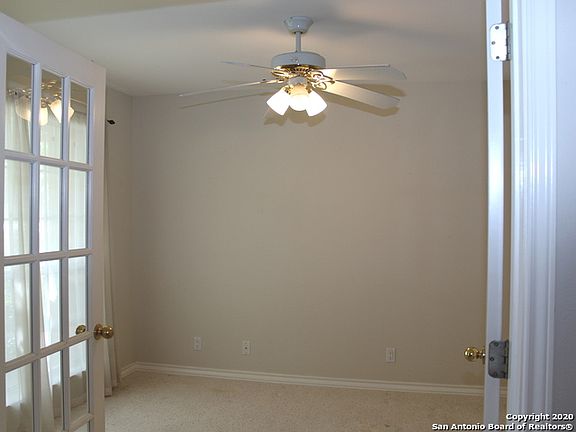 4th image of 105 Lauren Ct