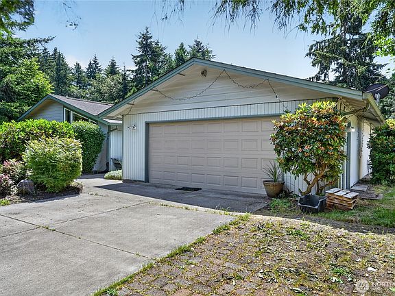 2nd image of 4722 Edgeworth Drive SE