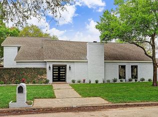 922 Crossroads Dr, Houston, TX 77079