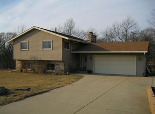 S65W25030 Verta Vista Dr, Waukesha, WI 53189