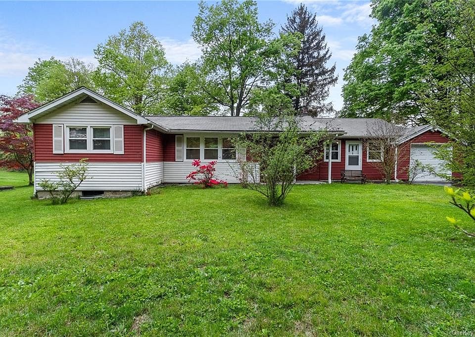 1st image of 409 Maple Hill Dr