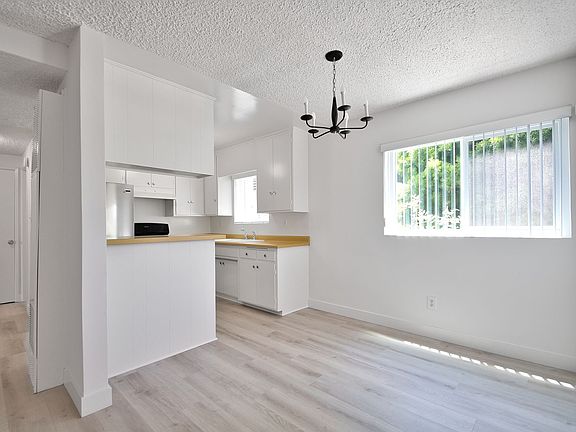 5th image of 908 1st St APT 1