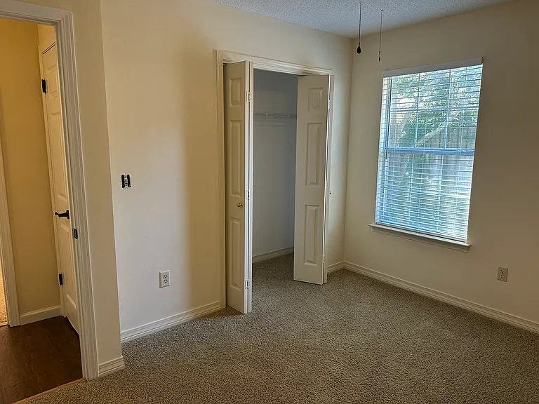 220 Parkwood Cir — Photo 18