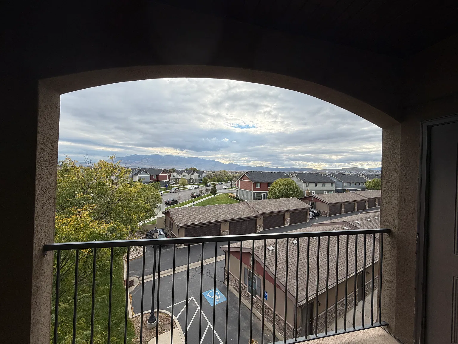 3 bed, 1278 sqft, $2,000 — Photo 2