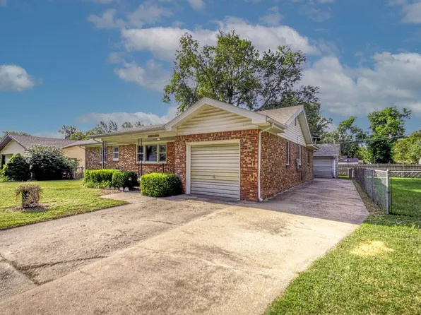 239 Greenway Rd, Arkansas City, KS 67005