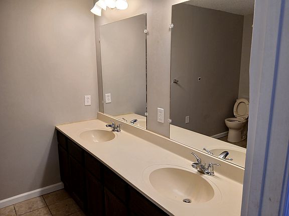 Large Bath off of Master Bed Room