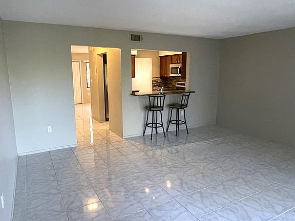 5th image of 947 Sunridge Way